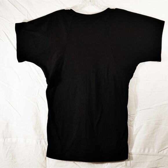 Bella| Black T-shirt Graphic  "No Photos please" - Picture 2 of 4